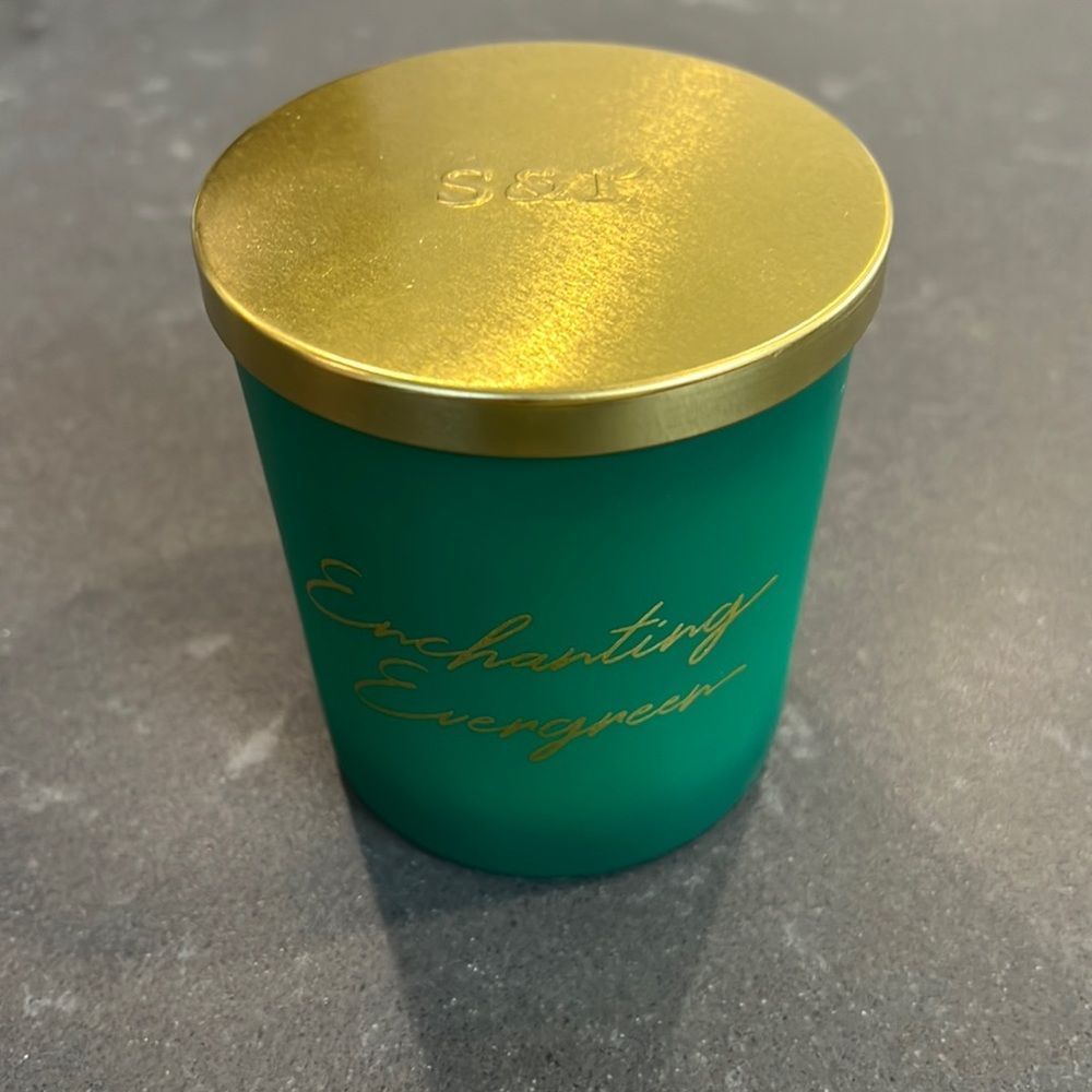 NWT enchanting evergreen summer and rose candle